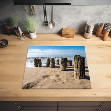 Herdabdeckplatte - Verwitterte Pfähle am Strand