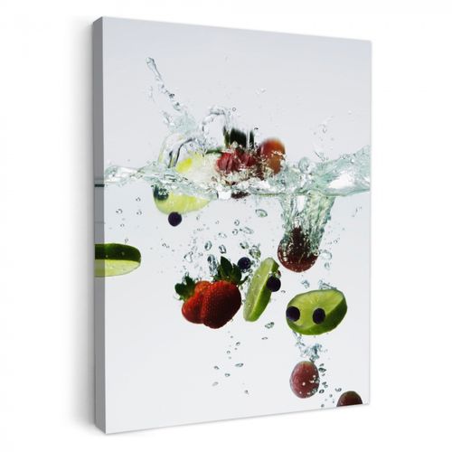 Fruchtsinfonie in Wasser