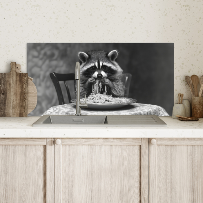 Wasbeer - Cute - Pasta - Tafelkleed - Zwart - Wit Spatscherm Aluminium klein -sfeer2