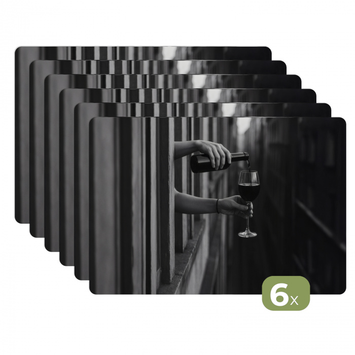 Wijnfles - Glas - Handen - Raam Placemat vinyl groot -zzsfeer3_Kitchenyeah-website