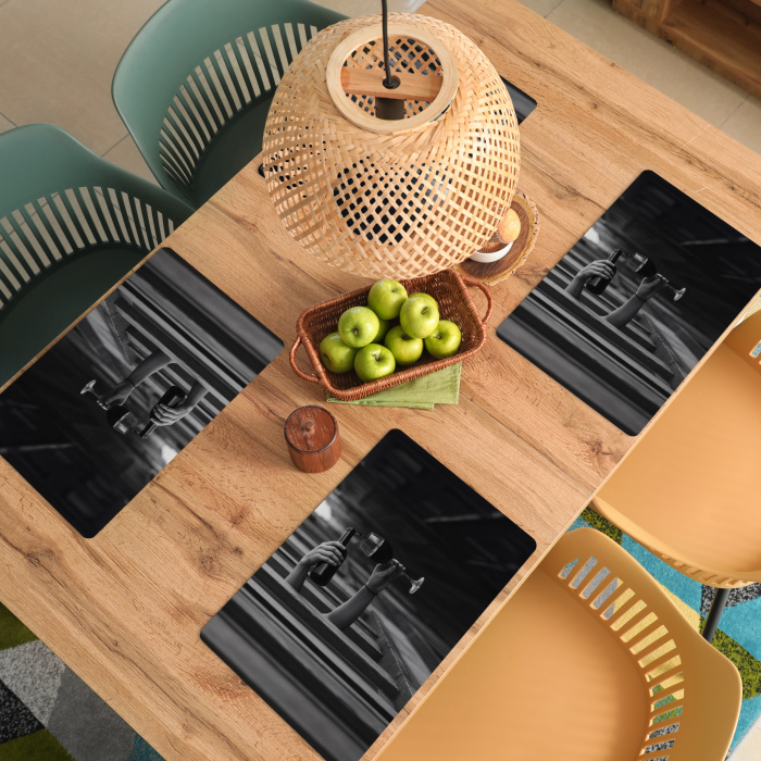 Wijnfles - Glas - Handen - Raam Placemat vinyl groot -zzsfeer5_Kitchenyeah-website