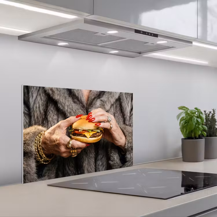 Spritzschutz Küche - Frau - Hamburger - Pelzmantel — 1