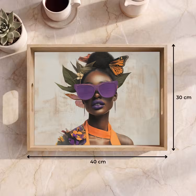 Tablett - Frau - Sonnenbrille - Schmetterling - Blumen — 7