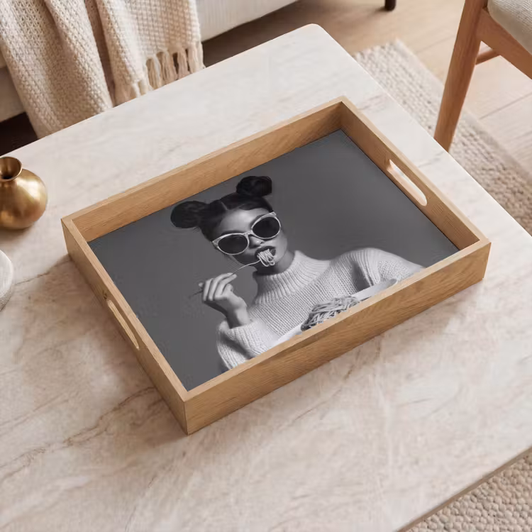 Tablett - Frau - Nudeln - Sonnenbrille — 2
