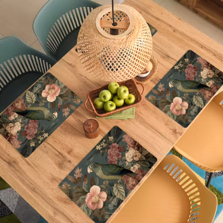 Tischset - Grüner Papagei - Bunte Blumen - Dunkler Hintergrund — 3
