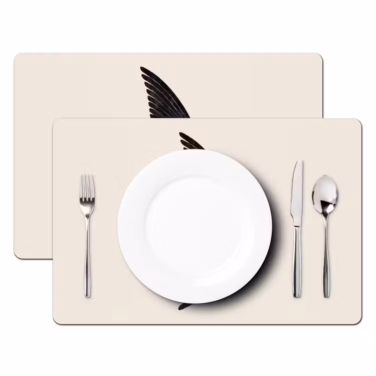 Tischset - Schwarze Schwalbe - Goldfarbene Akzente - Heller Hintergrund — 2