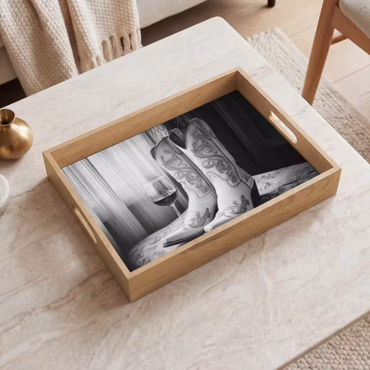 Tablett - Wein - Cowboystiefel - Fensterlicht - Weiß — 2