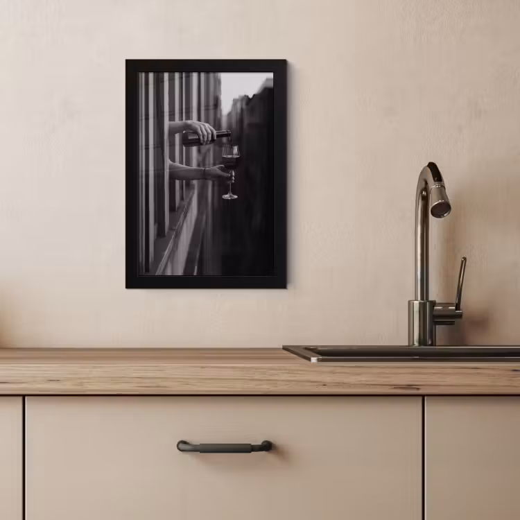 Bilder mit Rahmen - Weinflasche - Glas - Hände - Fenster — 4