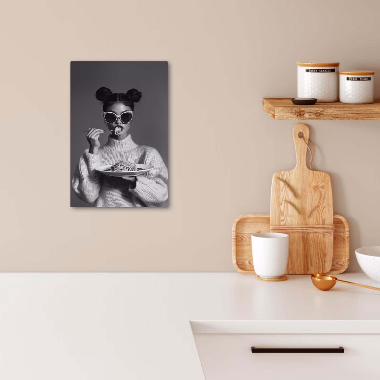 KitchenYeah - Küche - Leinwand - Frau - Nudeln - Sonnenbrille — 1