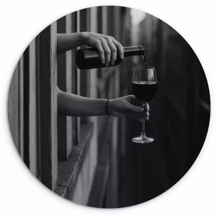 Runde Bilder - Weinflasche - Glas - Hände - Fenster — 2