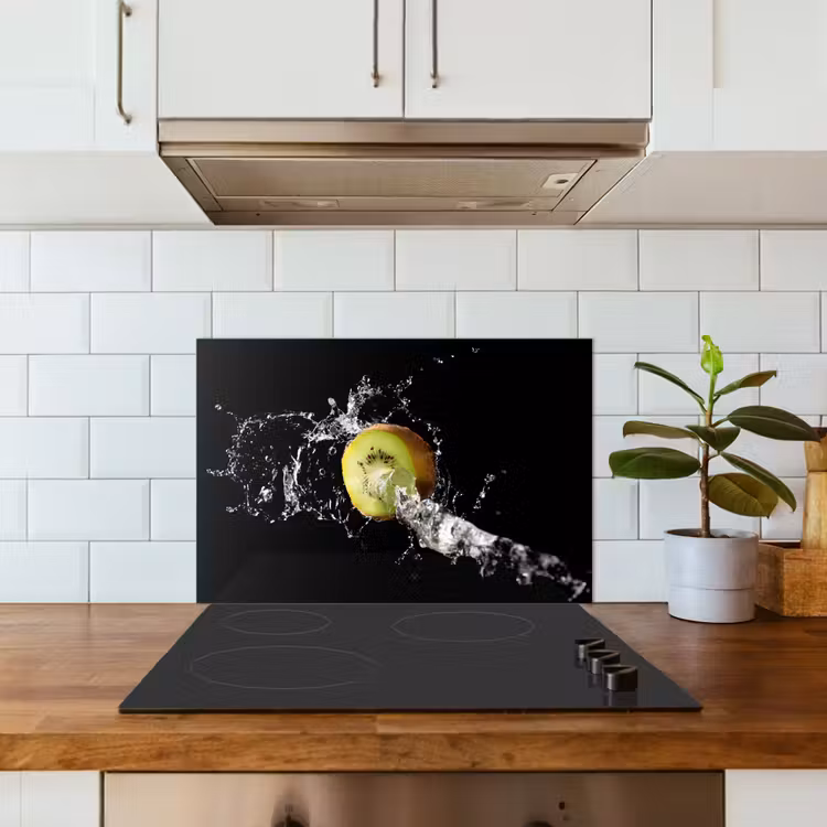 Spritzschutz Küche - Kiwi - Obst - Stillleben - Wasser - Schwarz — 3