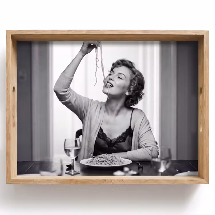 Tablett - Frau - Spaghetti - Schwarz - Weiß — 1