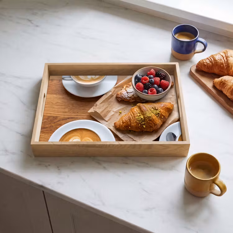 Tablett - Essen – Croissant – Kaffee – Frühstück – Modern — 3